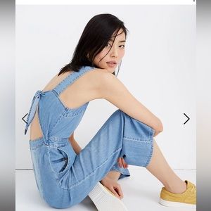 Madewell Denim Apron Bow-Back Jumpsuit. Size 8
